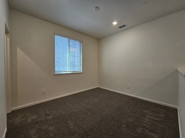 8013 Avanti Dr — Photo 28