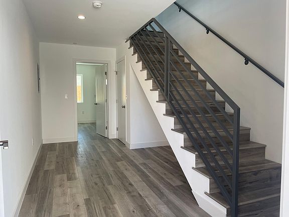 3rd image of 5748 Elmer Ave #1/2