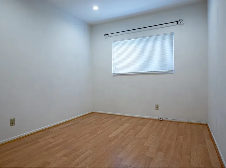 14835 Sherman Way #3 — Photo 6