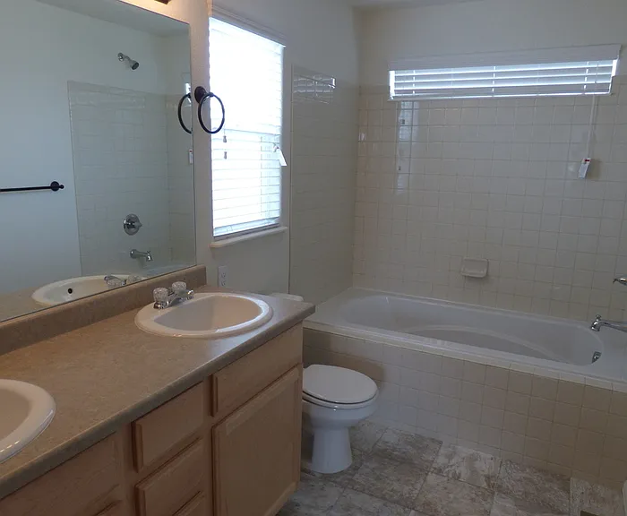753 Lakebrook Ct — Photo 11