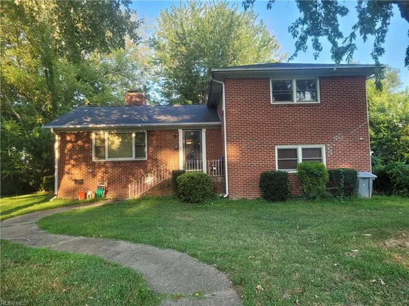 8 Riverdale Dr, Hampton, VA 23666