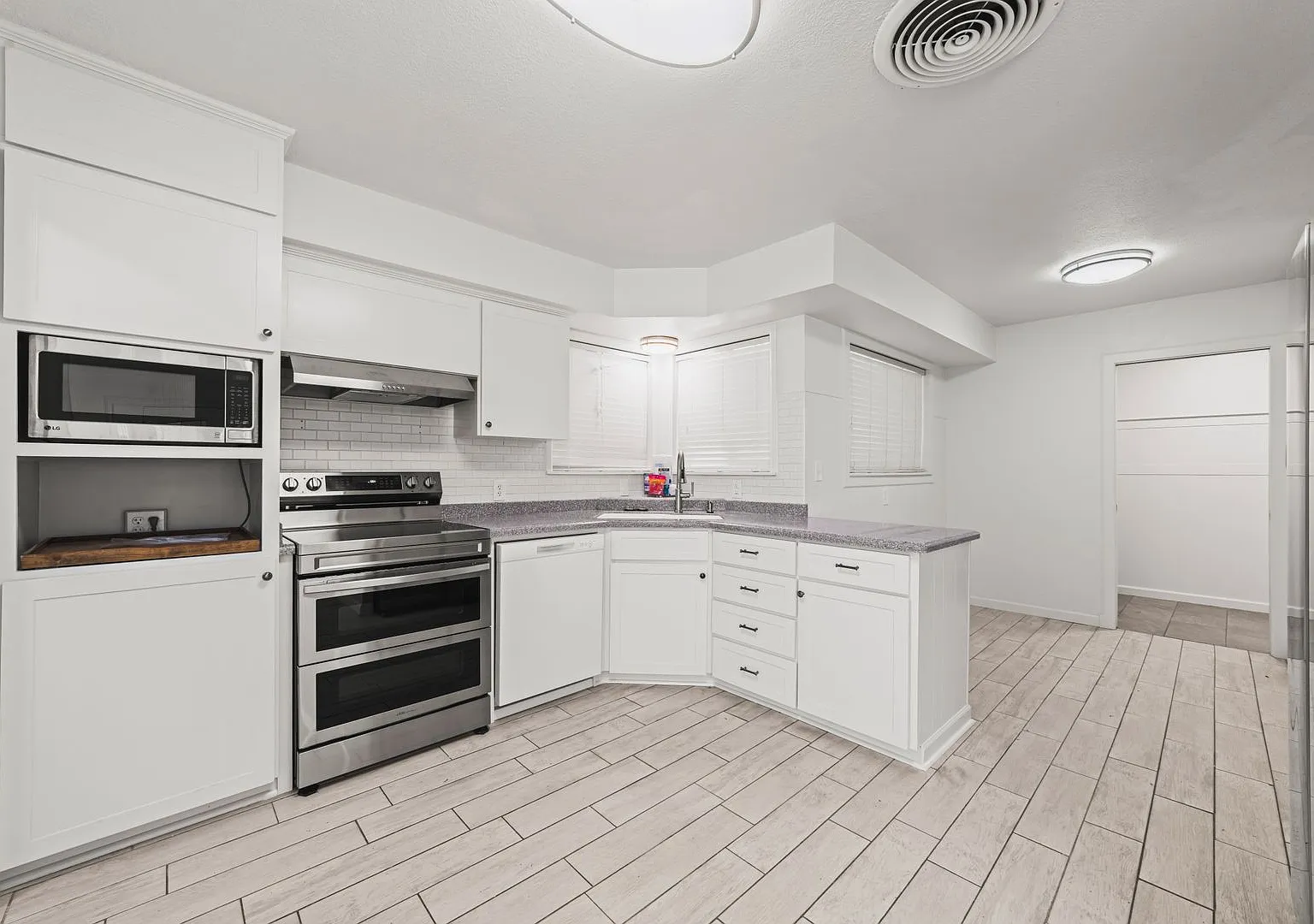 Spacious 3BR/2BA Near the Park! — Photo 2