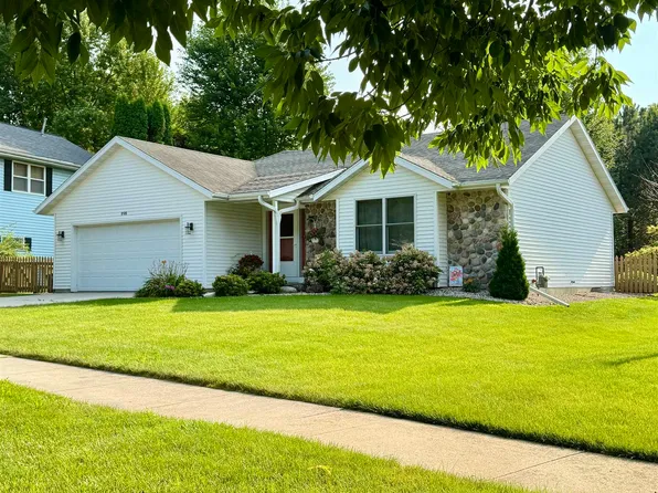 998 Eastman Ln, Fond Du Lac, WI 54935