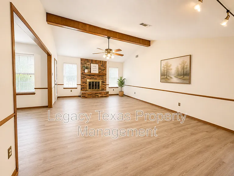 1203 Stonelake Dr — Photo 7