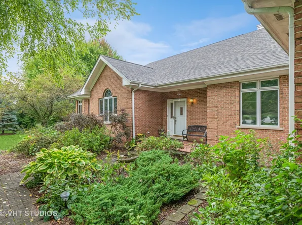 2704 Jenny Jae Ln, Crystal Lake, IL 60012