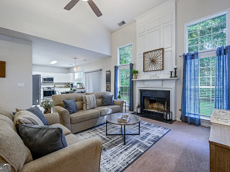 206 Persimmon Trl — Photo 1