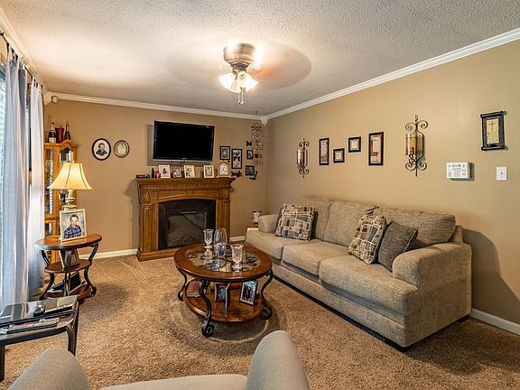 3rd image of 208 Northaven Dr