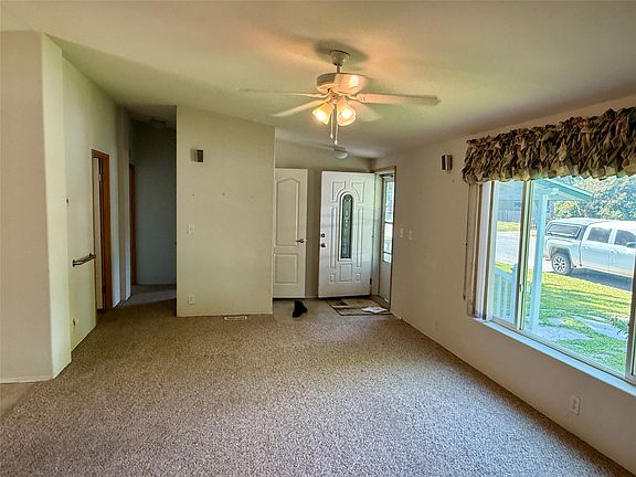 4th image of 516 W 4th St