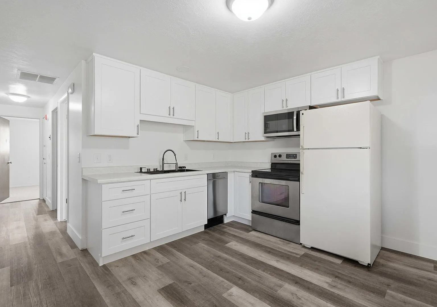 815-817 E. White Maple Way — Photo 3