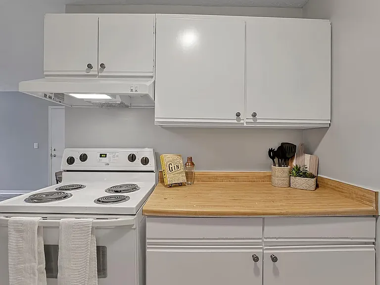 640 King St — Photo 15