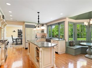 418 Poppasquash Rd, Bristol, RI 02809