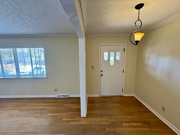 4th image of 11311 Woodcrest Dr SE