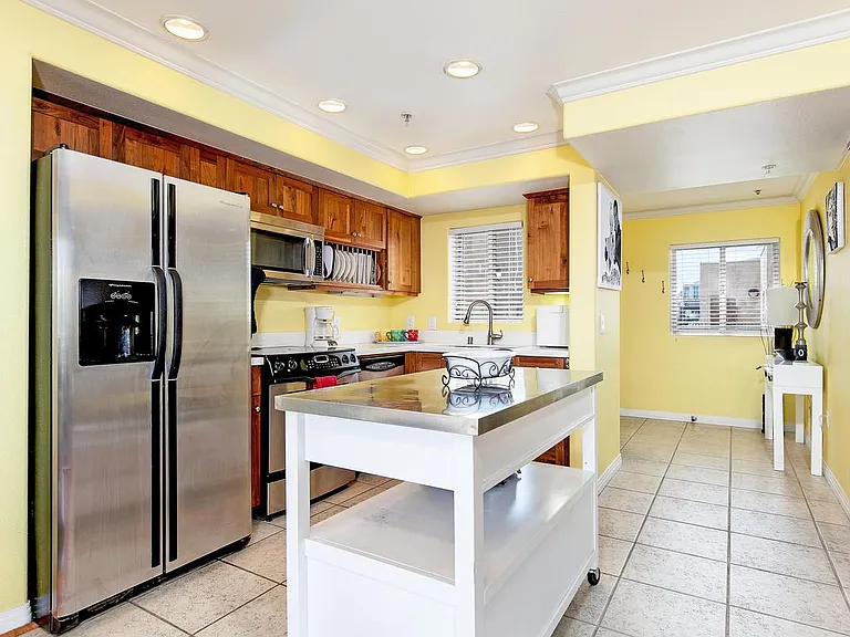 801 W Hawthorn St #403 — Photo 8