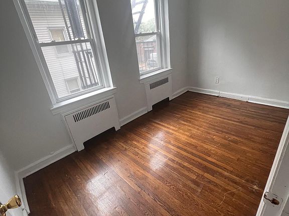 5th image of 129 N Walnut St #105