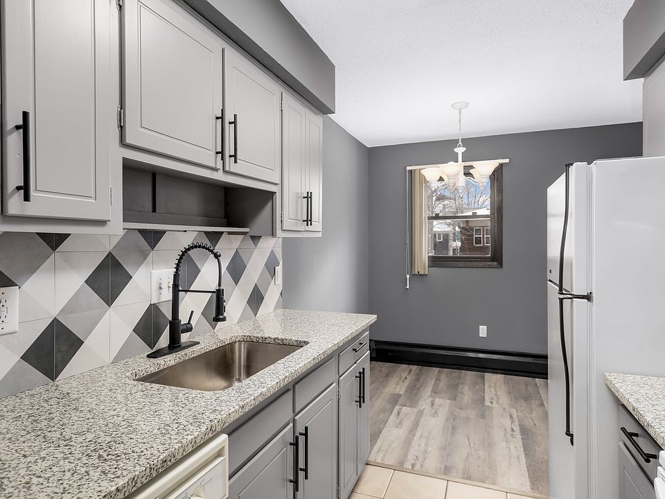 1st image of 3100 Girard Ave S APT 202