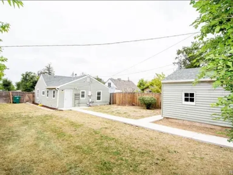 2084 Elmira St — Photo 9