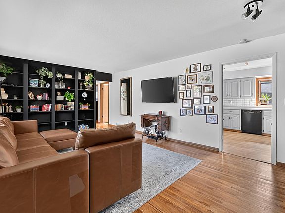 4th image of 1822 35th St NW