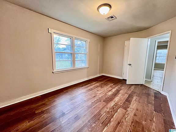 5th image of 509 Chisholm St