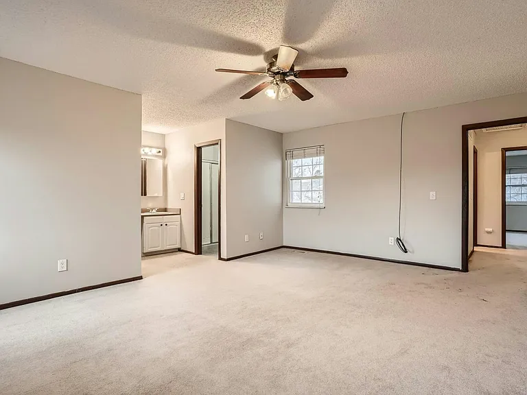 2528 S Vaughn Way #D — Photo 17
