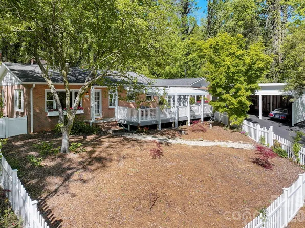 121 Wells St, Hendersonville, NC 28739