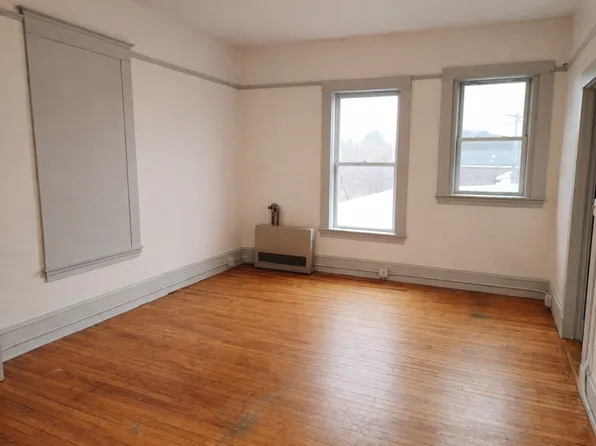 28 N Main St #3, Rochester, NH 03867