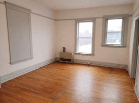28 N Main St, Rochester, NH