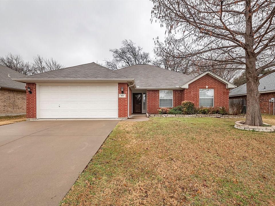 1st image of 924 Heberle Dr
