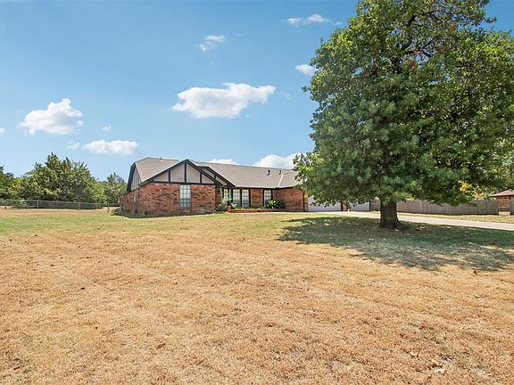 2nd image of 812 Dripping Springs Dr