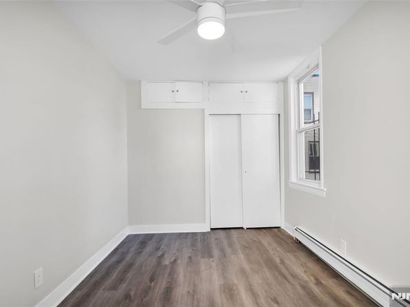 jersey-city-new-jersey-38908474 picture