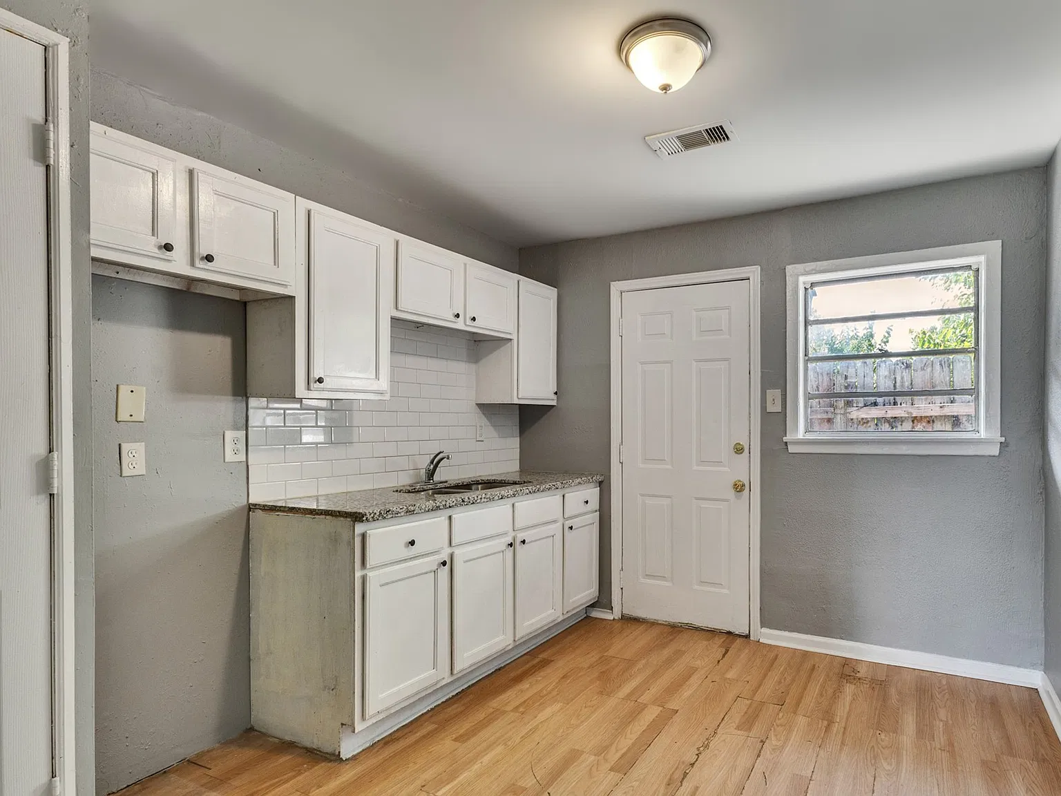 2 bed, 609 sqft, $875 — Photo 2