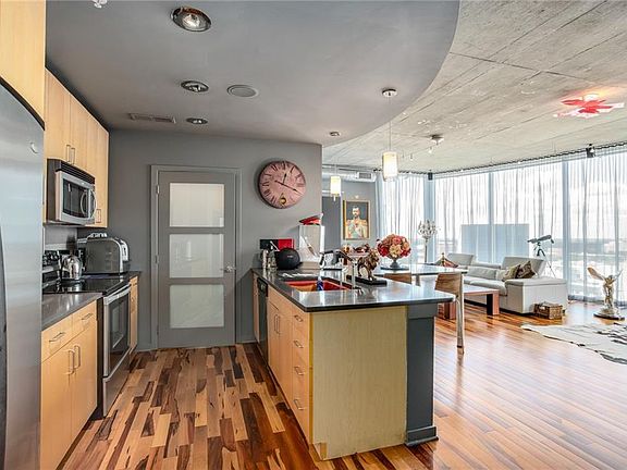 4th image of 155 Court Ave #1516