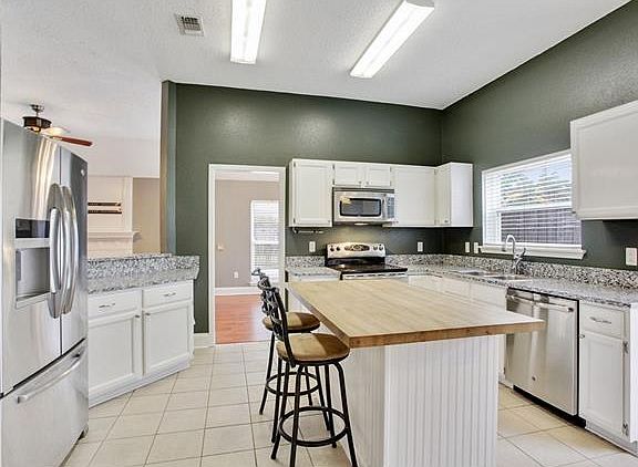 3rd image of 2236 W Canterbury Dr