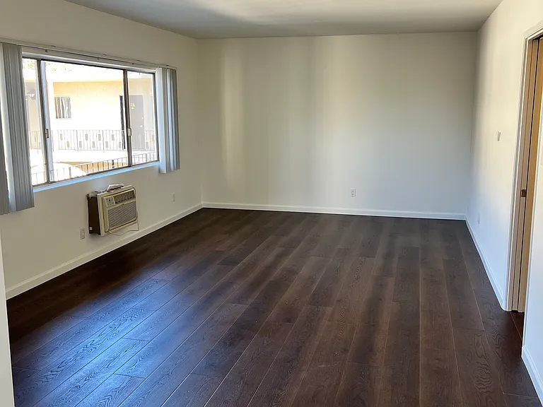 4653 Fulton Ave #10 — Photo 2