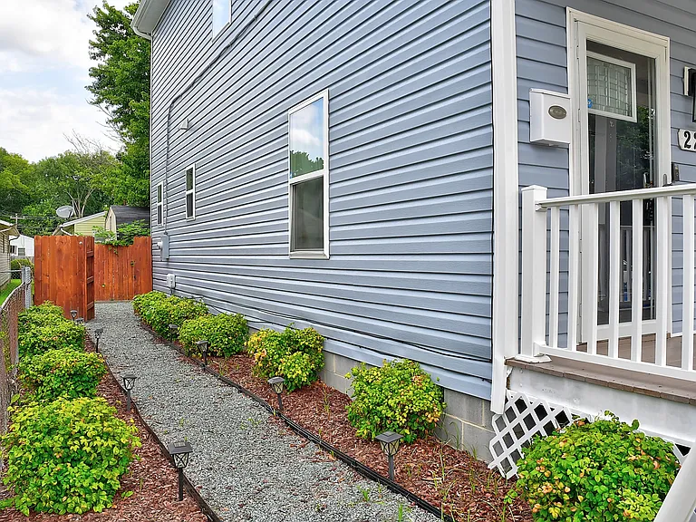 224 Taylor Ave W — Photo 34