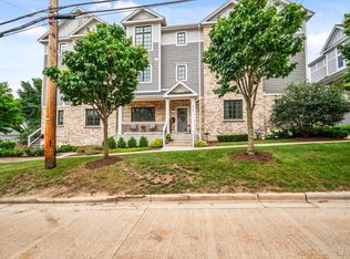 520 Ohio Ave, St Charles, IL 60174