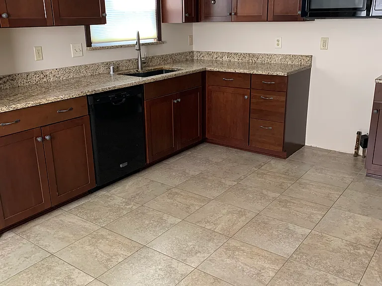 S69W14871 Cornell Cir — Photo 3
