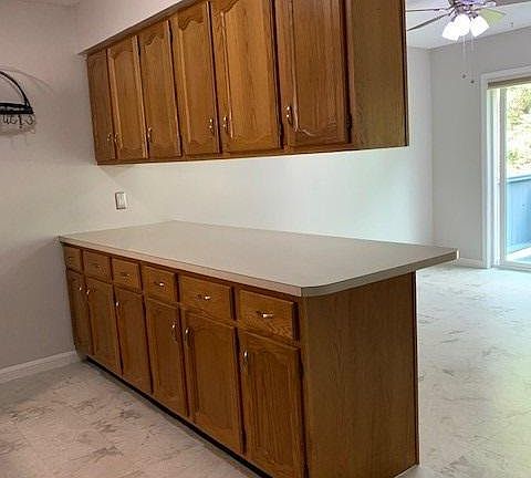 Kithcken Island and cabinets