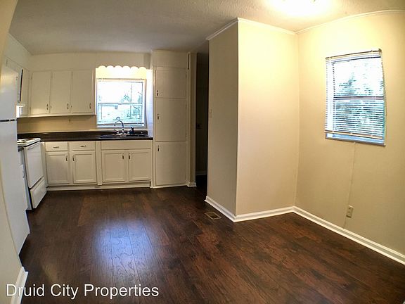 4th image of 414 42nd St