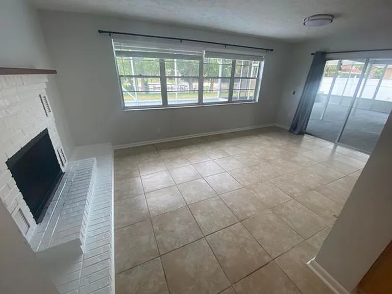 1317 Willow Rd — Photo 4