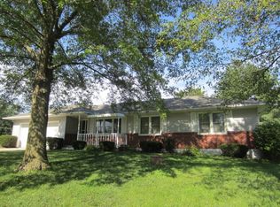 303 Gregory Dr, Gower, MO 64454