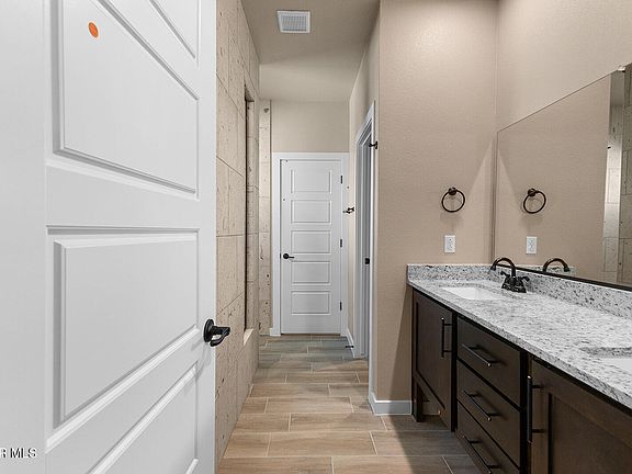5th image of 929 Nayland Pl