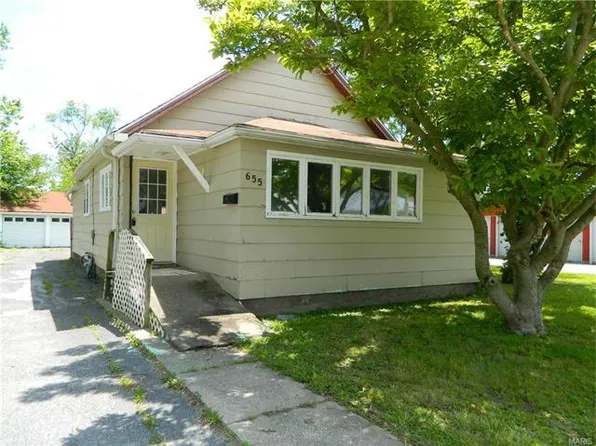 655 Park St, Hillsboro, IL 62049