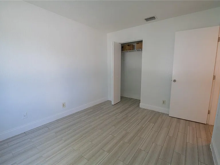 5332 NW 29th Ct — Photo 15