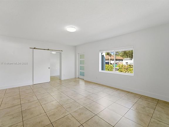 5th image of 570 NW 49th St #570