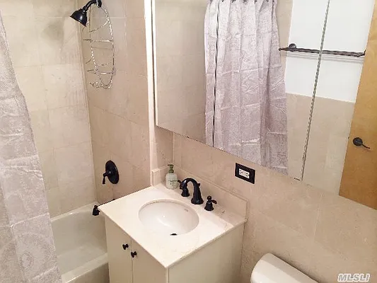 Rented by Prime Realty | media 32