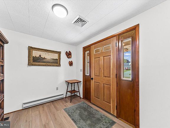 3rd image of 1009 Georgetown Rd