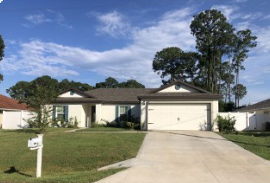 Large driveway will hold 4 cars