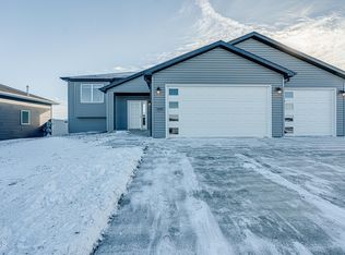 1201 Shires Dr SE, Mandan, ND 58554