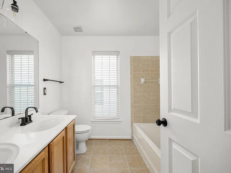 9320 Birch Cliff Dr — Photo 35