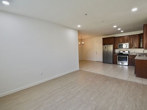 3rd image of 7122 Amigo Ave #105